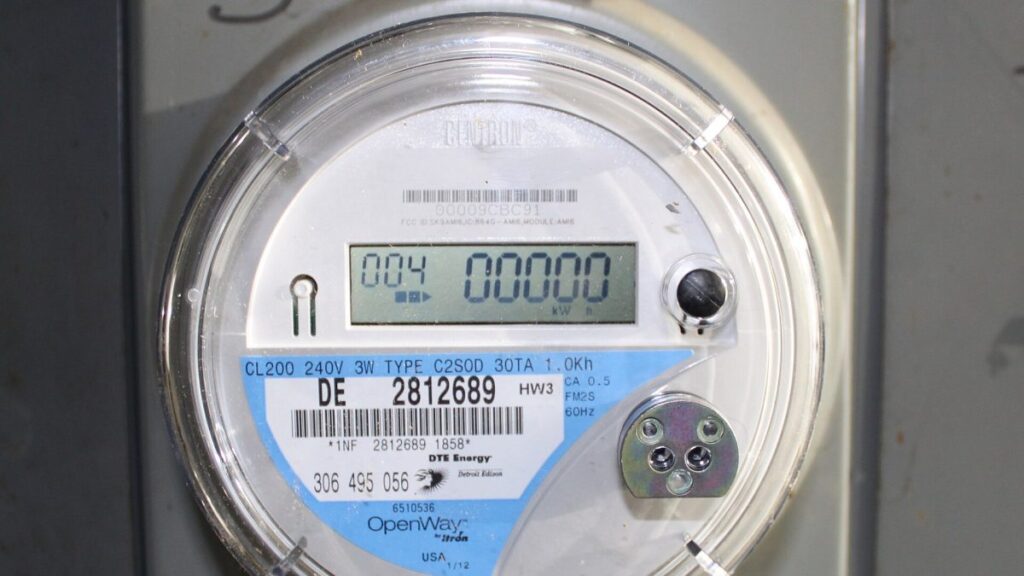Facture STEG et compteur électrique dans un foyer tunisien